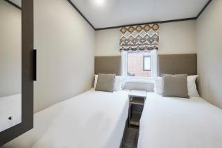 Field View Lodge with Hot Tub - 3