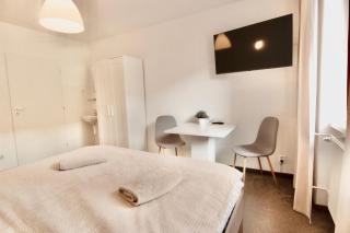 City centre - Room 2 with shared bathroom - 5