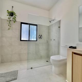 Everything was very nice and the location was super central - 3