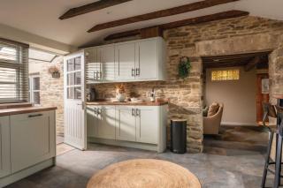 Homestead - Cosy Cotswolds Cottage with Hot Tub - 6