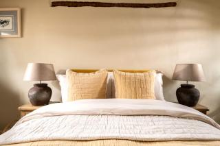 Homestead - Cosy Cotswolds Cottage with Hot Tub - 2