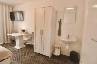 City centre - Room 3 with shared bathroom - 5