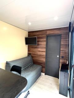 Insolite - Conteneur amenagé - 2