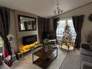 Rachels Luxury Tattershall Hot Tub & Fishing Retreat - 1