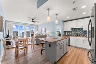 Spacious 3BD 2BA Beach Retreat! 5 Pool Resort! by Dolce Vita Getaways PCB - 8