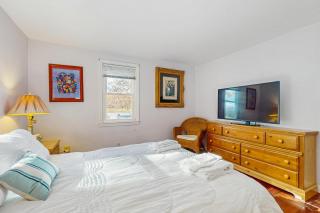 Bourne's Pond Hideaway - 1