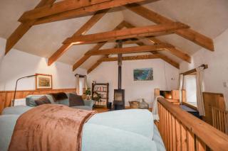 Coombe Barn - 4