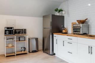 The Key Reno'd Historic Studio 1 Mile to UF & DT - 1