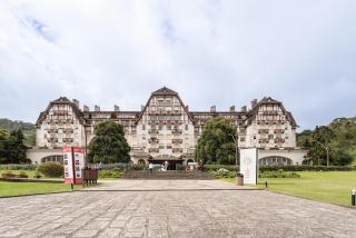 Flat no Palacio Quitandinha com Varanda e Vista - 6