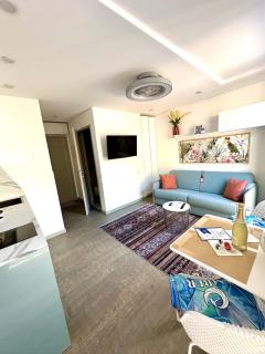 AMBER APARTMENTS - FRESH STUDIO - 9