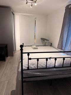 Shirland Road Apartment Retreat - 2