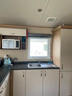 Lake Front 3 Bed Caravan in South Cerney - 3