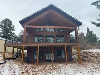 5 Bdrm 12 Guest LakeHouse with Private Boat Dock - 0