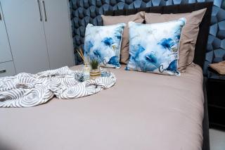 Modern 3-Bedroom Retreat Fully Equipped Comfort - 1