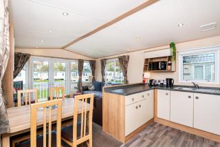 3 Bedroom Static Caravan-Seton Sands - 6