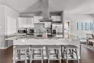 Large 3BD 2BR Lower Bishop Arts Near Downtown Dallas - 0