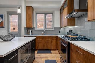 Rare Find, Double King Beds, Cozy and Vibrant - 1