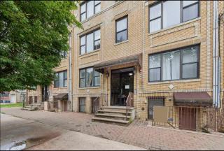 designer abode condo min to Manhattan in jersey city - 5