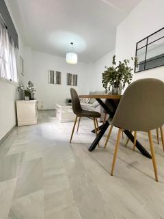 Encantador y céntrico piso con garaje - 0