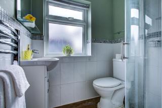 Spacious 4-Bed House in Welling - Free parking - 3