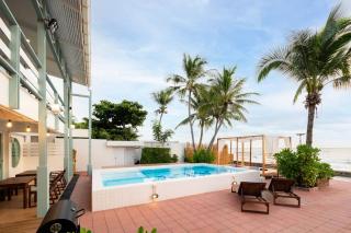 Beachfront Pool Deluxe Livingroom,Kitchen&BBQ - 5