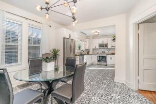 Blue Pearl - Private Backyard - Mins to Broadway - 1