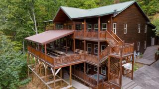 16 Guests Indoor Pool Theater Game Room in the Smokies Buckskin by AvantStay - 0