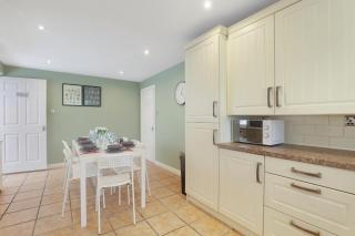 Spacious 4 Bedroom House with Parking - Lamesley - 4