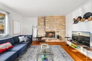 Shorewood Retreat -10 mins to Seattle-private yard - 7