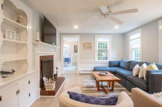 Minutes to Nantucket Sound Beaches - 4