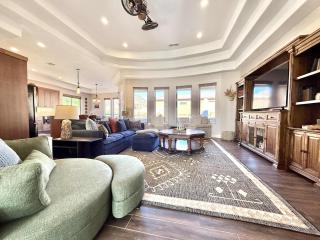 Upscale 4 bedroom family home near Zion w pool & hot tub - 9