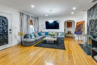 8 Mi to Jones Beach State Park! Cozy Home with Porch - 5