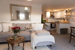 Charming Apartment with Prime Location - 0