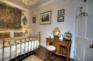 Beautiful period cottage, exceptional riverside location in the heart of Chester - 2