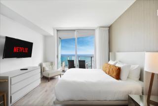 Luxury Oceanview Condo at Lyfe Resort - STEPS TO THE OCEAN, HOT TUB AND ROOFTOP POOL - 7