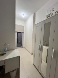 Cozy Room In Abu Dhabi Reem island Near to Galeria Mall - 8