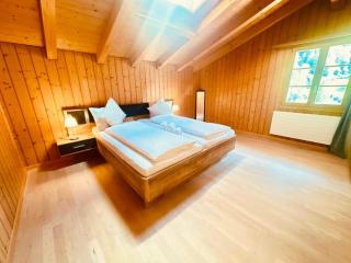 Chalet with Scenic Valley & Mountain Views - 6
