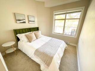 Lakeview Retreat in West Kelowna - 7