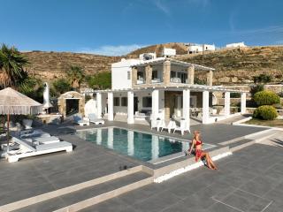 Villa "Kalli" with private pool - beachfront - Kalo Livadi - 1