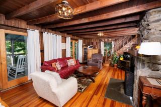 Adorable cottage within walking distance to downtown Gatlinburg! - 3