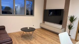 T2 neuf marbre et or - écran géant - Netflix - 3