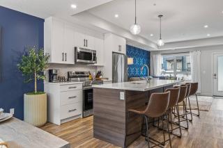 Rockies Escape for Groups with Hot tub and Pool - 7