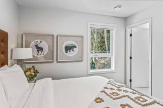 Spacious 3BR Haven in Scenic Canmore - 4