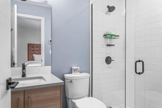 Spacious 3BR Haven in Scenic Canmore - 1