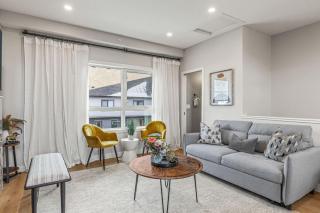 3BR with Stunning Views Self Check-In and Free Parking - 9