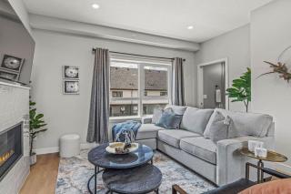 New 3BR with Mountain Views Near DT Hot Tub and Pool - 1