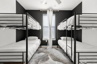 Great for kids Sleeps 10 Lux 2B The Star Toyota - 7