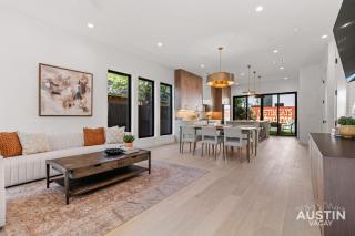 East ATX 4BR 3.5BA Getaway Near Lady Bird and Chavez Cocktails by Austin Vacay - 1