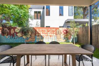 East ATX 4BR 3.5BA Getaway Near Lady Bird and Chavez Cocktails by Austin Vacay - 0