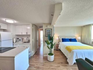 Comfy and Modern Condo By Waikiki - 9